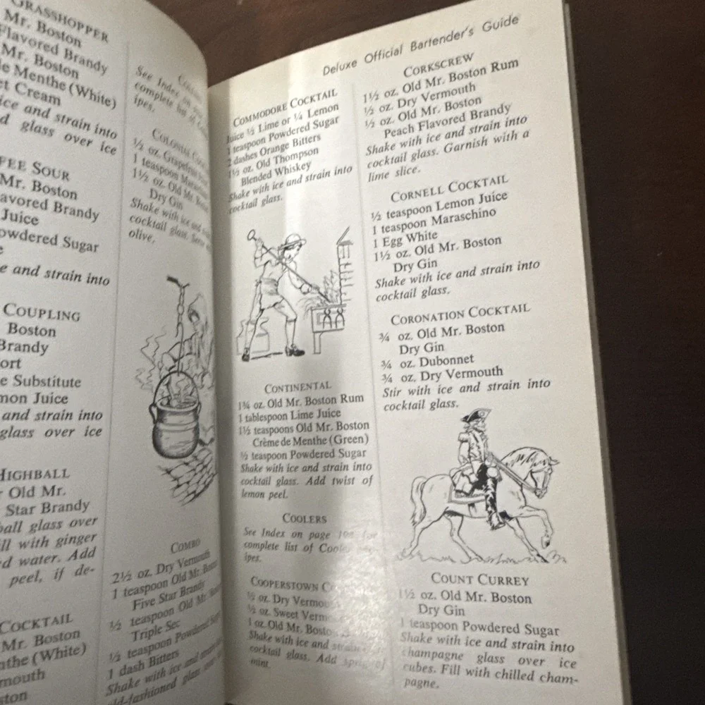 MR. BOSTON DELUXE OFFICIAL BARTENDER'S GUIDE VINTAGE 1977 WORLD‎ WIDE EDITION